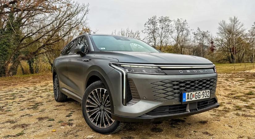 Omoda 9 SHS teszt női szemmel: az autó, ami már önmagában öltöztet