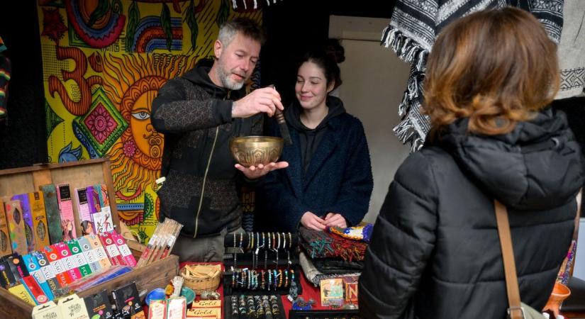 Ilyen színes és illatos volt a keleti börze a Rómerben