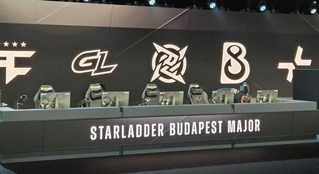 ÉLŐ: A FaZe vagy a NIP penge élen fog táncolni ma délutántól a StarLadder Budapest Majorön