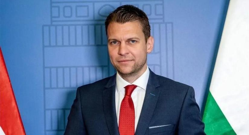 Menczer Tamás kéri Magyar Pétert, hogy vegye le a szájkosarat a jelöltjeiről!