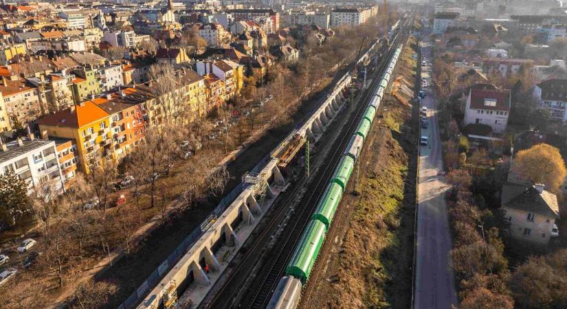 Miniszteri biztos: a Déli Körvasút fejlesztés részeként átfogó fatelepítési program indult és új zöldfolyosó létesül