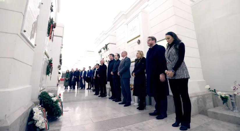 Átadták az Aranycsapat négy tagjának síremlékét is jelző okostáblát a Szent István-bazilikában