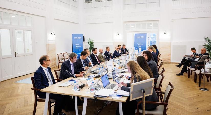 Megtartotta alakuló ülését a HUN-REN Irányító Testülete, ez a megújulás újabb mérföldkövét jelenti