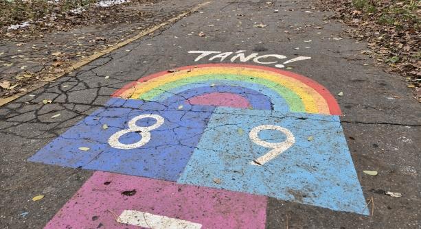 Színes ugróiskola a közösségi időtöltésért