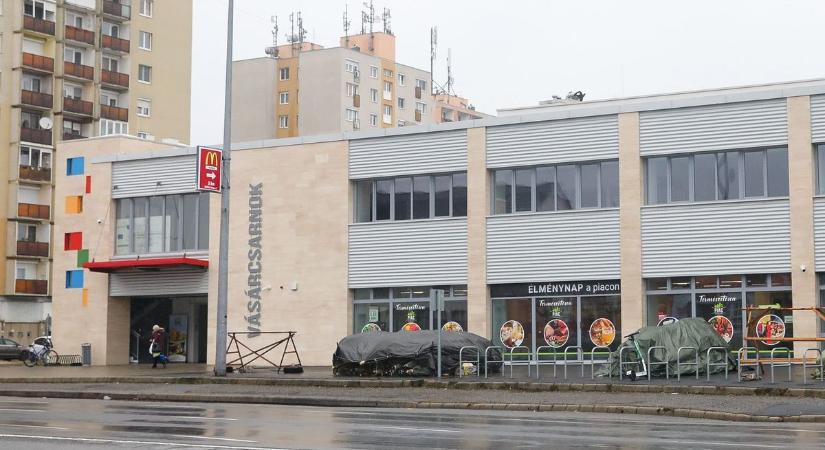 Rablási kísérlet a szombathelyi piacnál: lopás után ment rabolni az elkövető