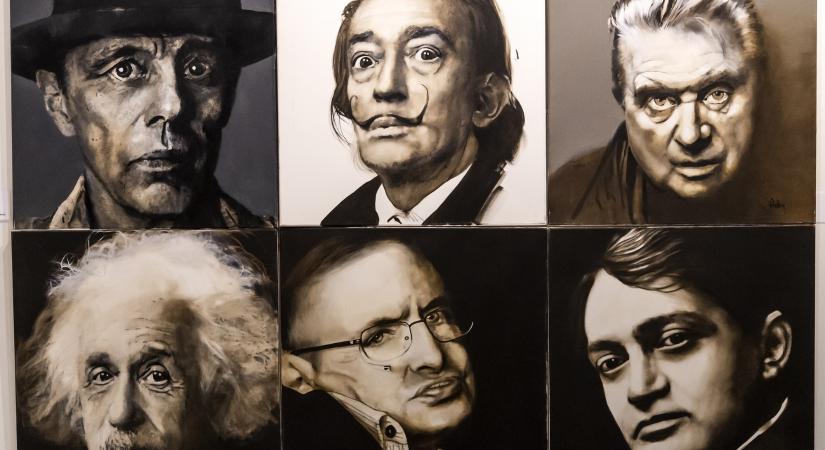 Egy művész, aki nem arcokat, hanem gondolatokat fest