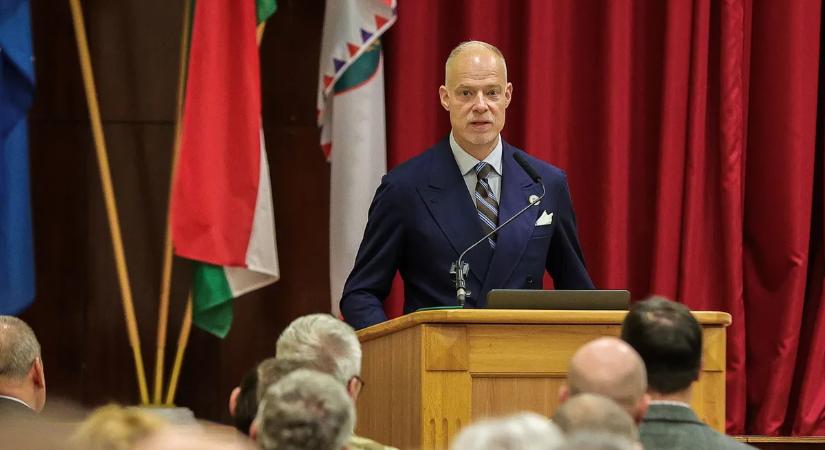 Szalay-Bobrovniczky Kristóf: Olyan katonai erőt építünk, amely képes fegyverrel is megvédeni Magyarország határait