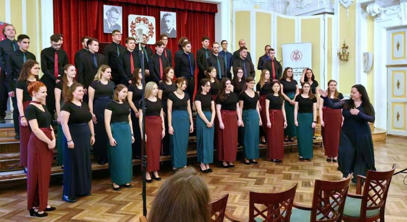 Tarolt a Debreceni Egyetem vegyeskara a hazai kórusversenyen