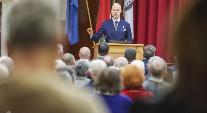 Győrben járt a honvédelmi miniszter