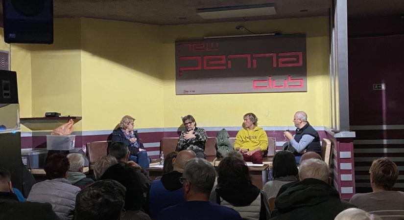 Gumicsontok, propaganda és az olvasók elvárásai – a 444 újságírói a Penna Klubban