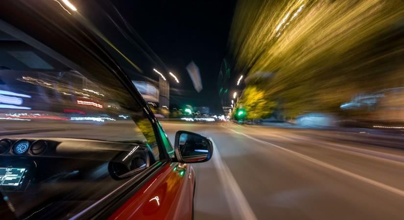 Több mint 200-zal repesztett a 472-esen: így kapták le a rendőrök – fotó