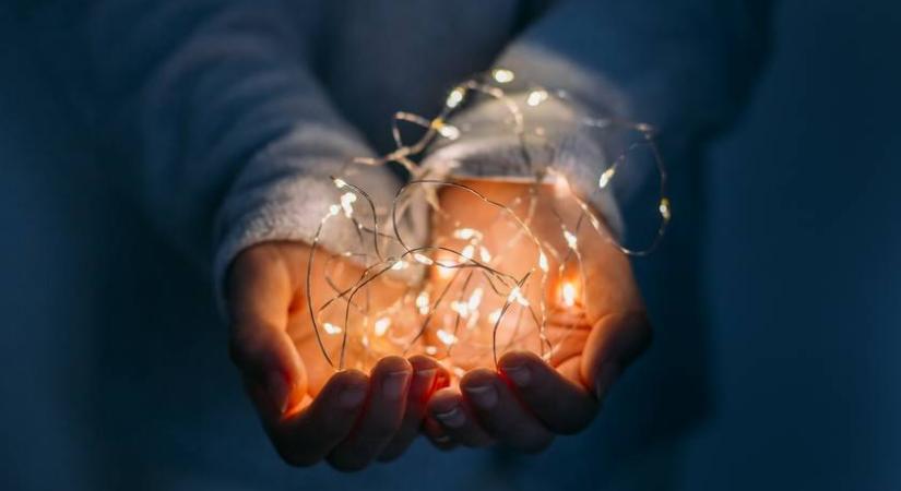 Csak 3 egyszerű alapanyag kell hozzá: készíts álomszép, világító csillagot saját kezűleg