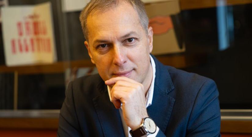 Ady albérletek és hotelszobák lakója volt