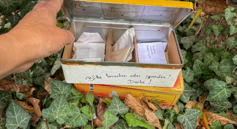 Mit üzen egy szabadon látogatható kert?