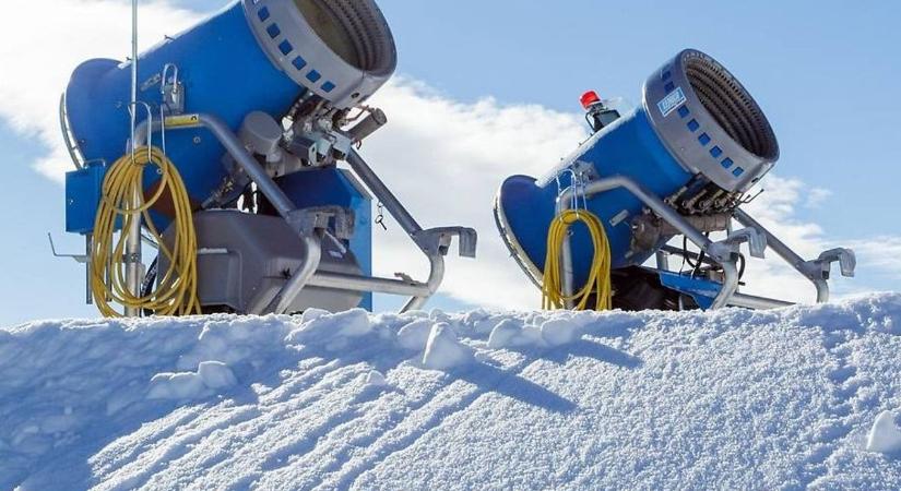 Korábban nyitnak a sípályák Ausztriában, ahol lehet hóágyúznak is