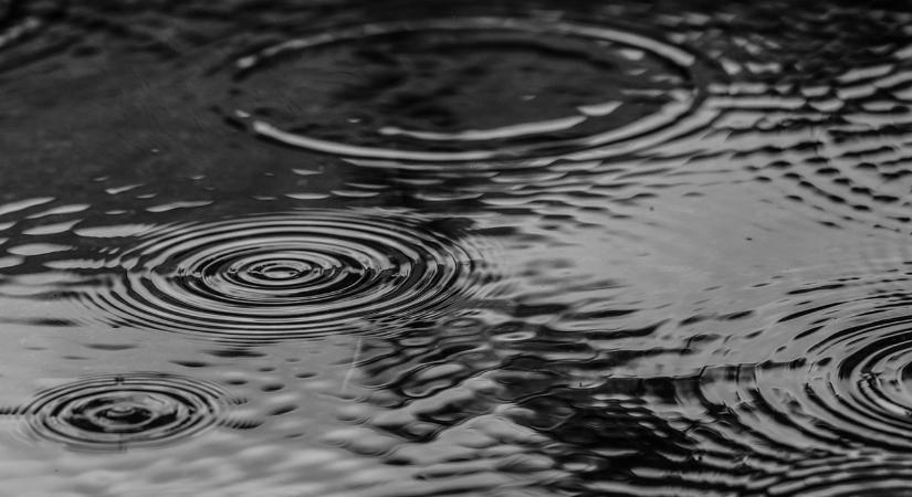 Időjárás: Fogy az ereje, de tovább áztat a front VIDEÓ