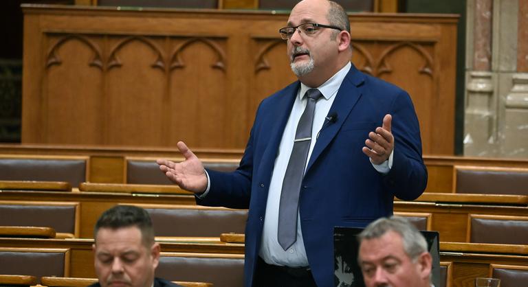 „B*szd meg, hát a kezemben volt” – Csárdi Antal kiakadt a Parlamentben Lantos Csabára