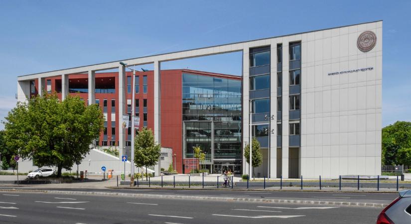 Új front nyílik a kormány drogellenes harcában: 160 ezer tanár kap új fegyvert a drog ellen