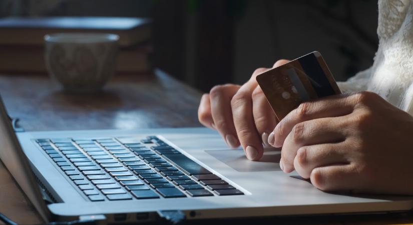 Közel 400 ezer forinttal húzta le saját nővérét a vőlegény, majd jött a pofon