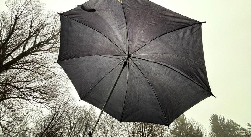 Súlyos baleset és figyelmeztetés az utakon! Mutatjuk, milyen lesz a holnapi időjárás (videó)!