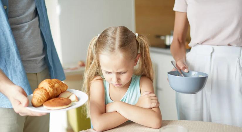 Válogatós gyerekkel az élet: 51 hatásos trükk a dietetikus szerint, hogy a vacsoraasztalból ne legyen csatatér