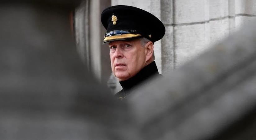 A kegyvesztett András új taktikát vet be, hogy manipulálja a királyt