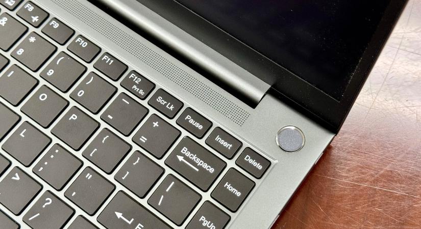 Bedobta a törölközőt a Tuxedo: Nem készül el a Qualcomm Snapdragon X Elite alapú linuxos notebook