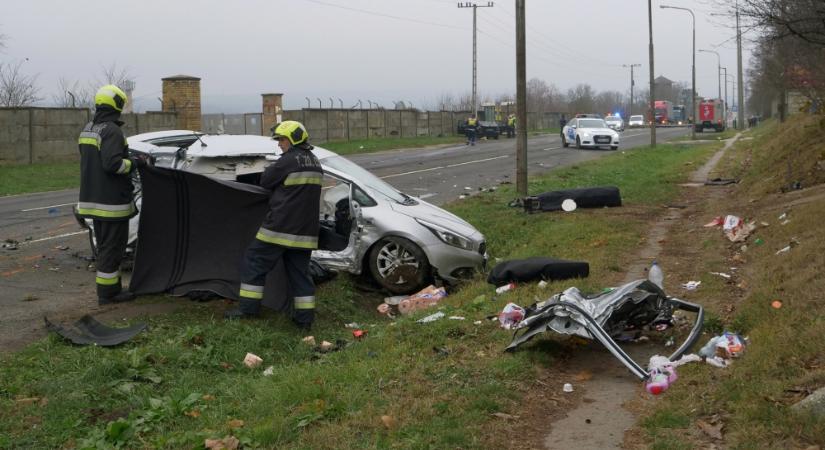 Halálos baleset Aszódon: elfogták a menekülő drogos ákomfutót, aki még terhes feleségét is a roncsban hagyta