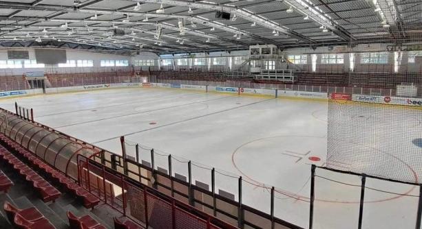 Újra lesz jég a jégcsarnokban!
