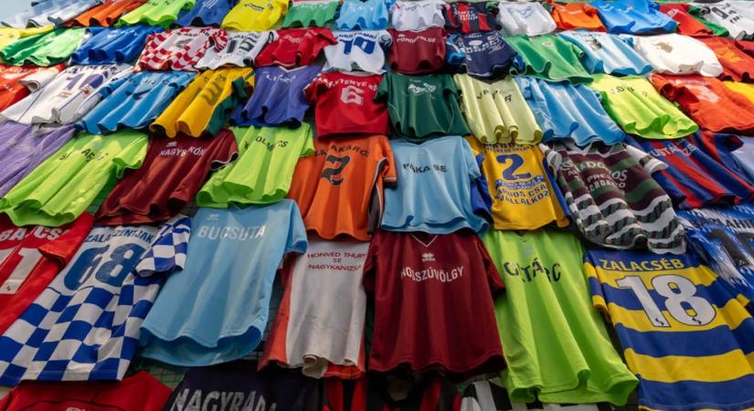 Futballmentő túráról készült kiállítás nyílt a Magyar Labdarúgás Napján