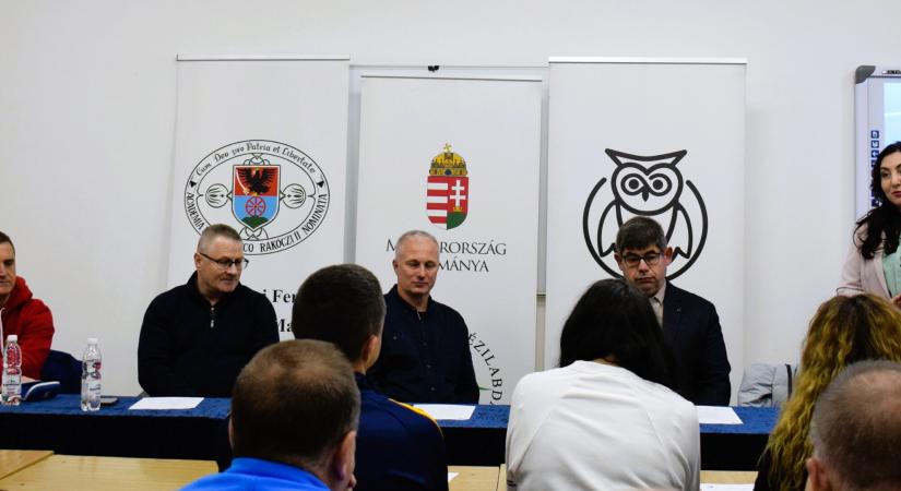 Továbbképzésen vettek részt a 20 „GENIUS” Kézilabda Tehetségpont edzői