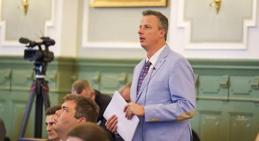 Politikusok helyett szakemberek kellenek!