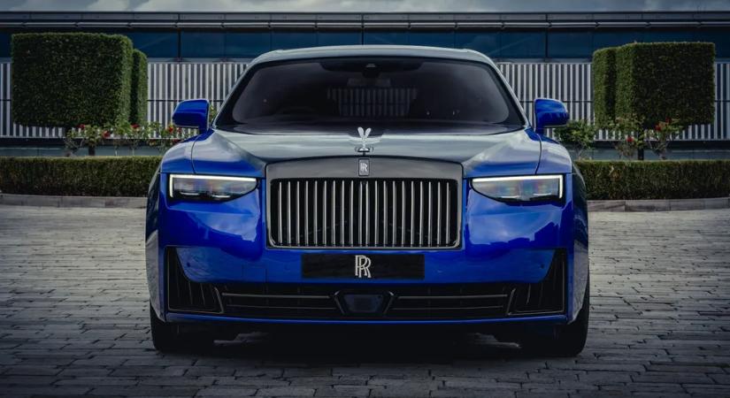 Rolls‑Royce Black Badge Ghost Gamer – amikor a luxus autó a videojátékok világába lép