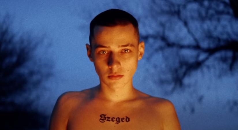 A kormány be akarja tiltani a drogok emlegetését egyes művekben