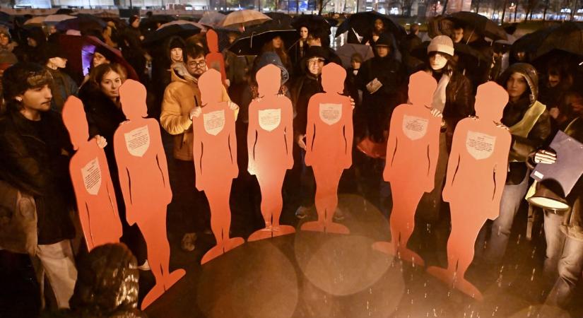 Néma Tanúkkal emlékeztek a meggyilkolt nőkre Budapesten