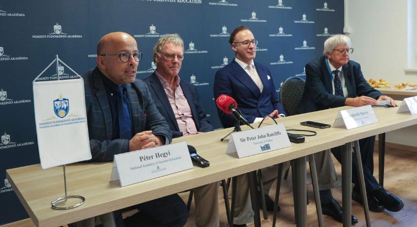 Négyezer diák előtt jelentették be Szegeden: Nobel-díjas kézbe kerül a Tudósképző jövője