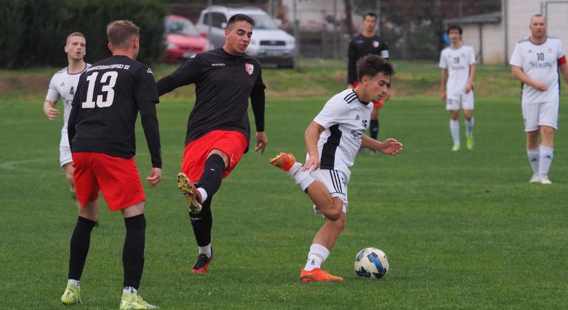 Nem mindennapi eset: egy percen belül ellenfele és saját kapujába is betalált a tomaji focista