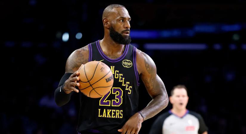 Anyaszült meztelenül állt kamerák elé LeBron James - Videó