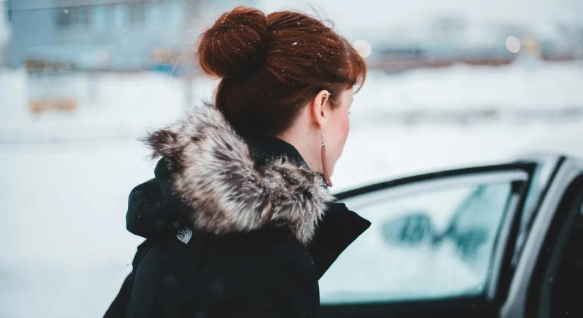 Súlyos veszélyben vannak azok, akik télikabátban ülnek be az autóba