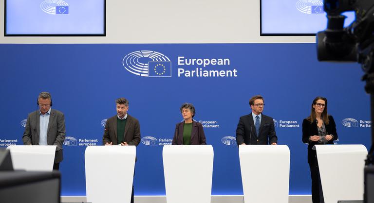 Magyarországot elítélő EP-képviselők: A magyarok áprilisban választhatnak, milyen országban szeretnének élni