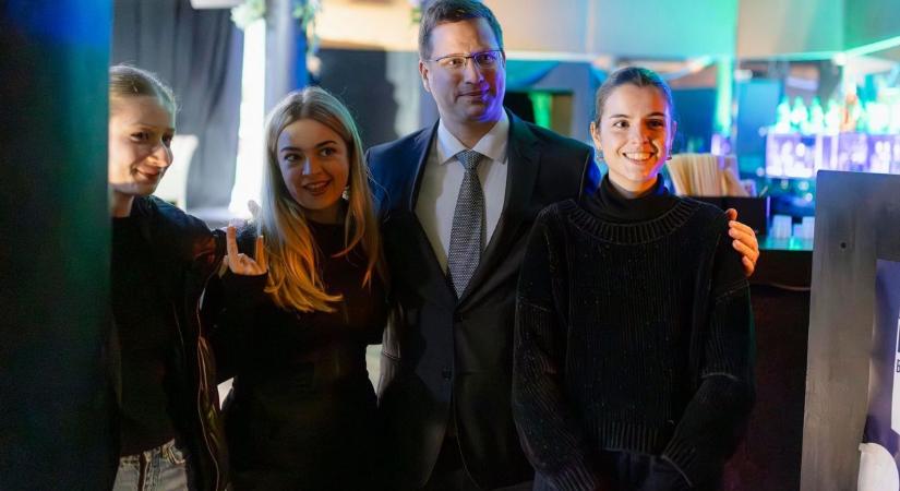 Gulyás Gergely meglepő helyen bukkant fel (videó)