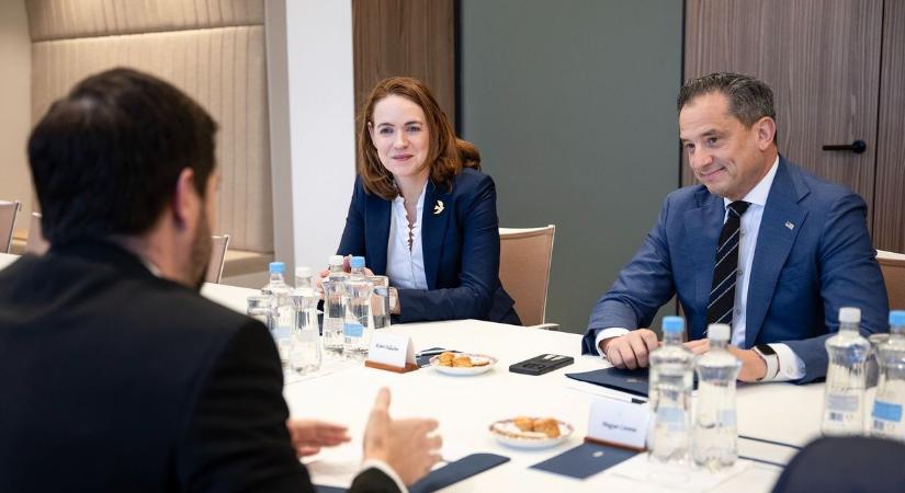 Ezt látnia kell: magyarul mutatkozott be a budapesti amerikai nagykövetség ügyvivője (VIDEÓ)