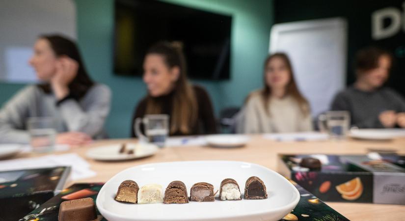 A zselés továbbra is népszerű, mégis leszorult a dobogóról: kollégáink szaloncukrot teszteltek