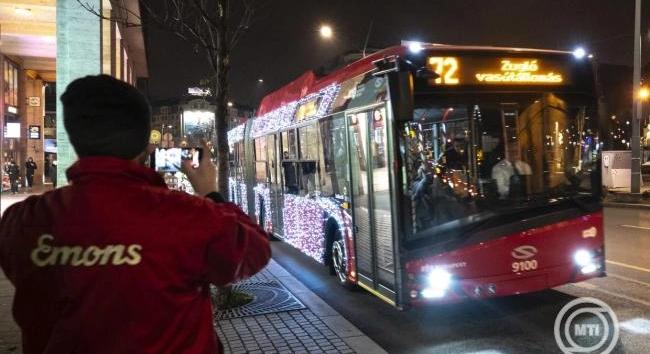 Pénteken indul a BKV ünnepi fényflottája