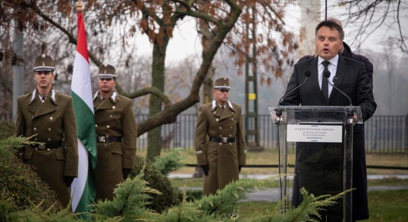 A szabadság megőrzésére figyelmeztetett Latorcai Csaba a Gulag-emléknapon
