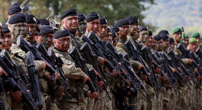 Sorkatonaság? A szakértő szerint mesterséges félelmet generálnak Európában