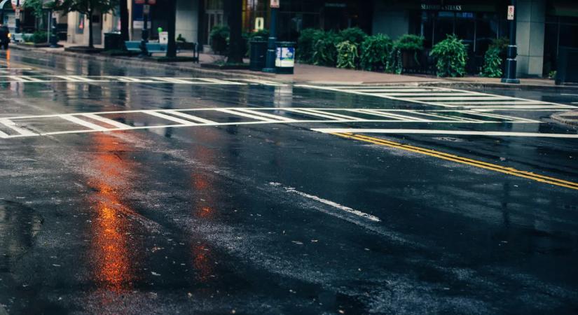 Balesetezett a TEK egyik autója