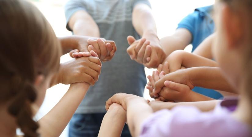 Példás összefogás - A szombathelyi iskola tanulói segítenek a diáktársaikon