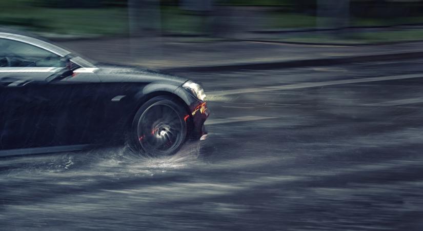 Baleset történt a TEK szolgálatban lévő járművével