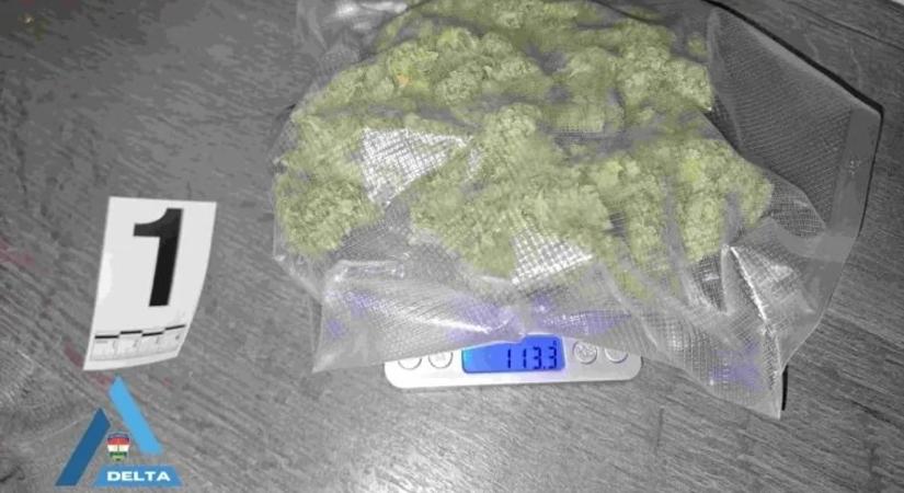 35 éves férfi terjesztett drogot, ezt találták otthonában